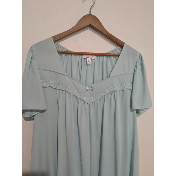 Miss Elaine Classics Women's XL Nylon Light Blue Nylon Tricot Nightgown Emb - Picture 2 of 4